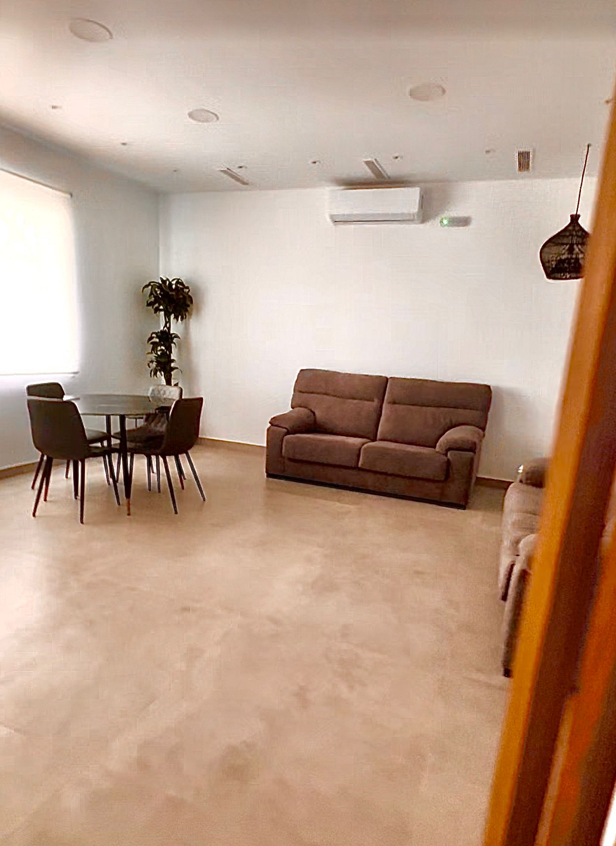 Sala de velatorio del Tanatorio Guillena — espacio amplio y confortable
